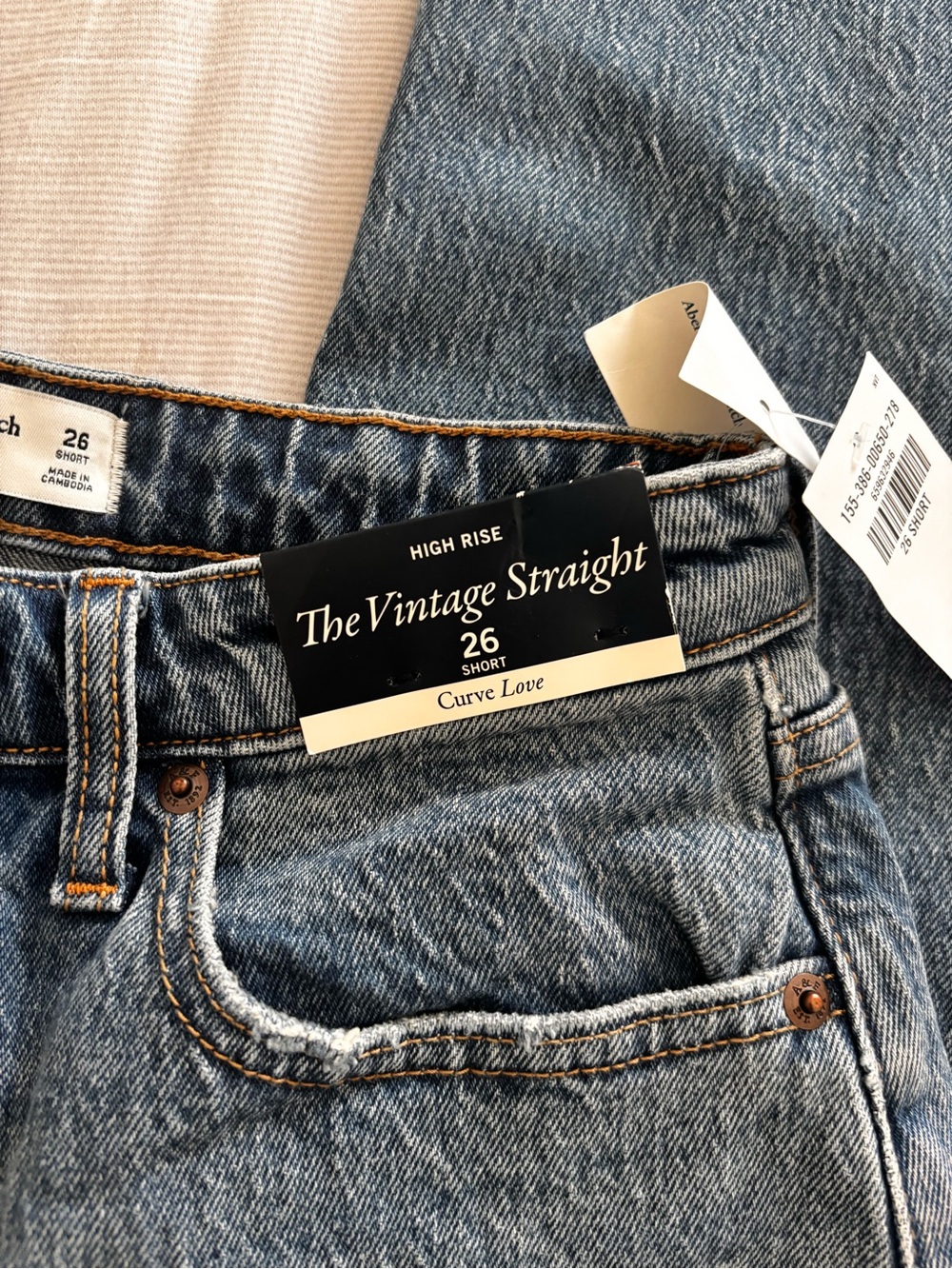 Abercrombie and Fitch 26S Vintage Straight High-Rise Jeans in Medium Blue Denim - Picture 2 of 4